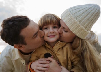 Чому надмірна турбота батьків шкодить дітям - PedagogikaIN